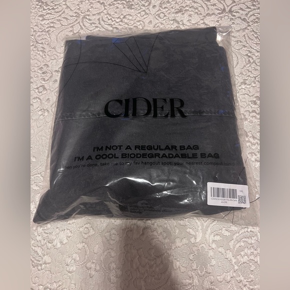 Flattering & Stylish Black Flare Jeans - Picture 3 of 5